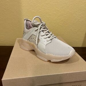Steve Madden sneakers Tan Size 7 NEW